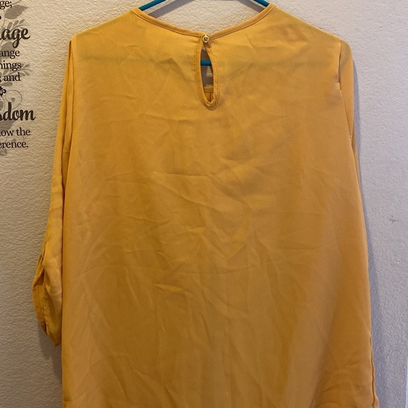 Coco and Main blouse size XL in mustard color 100% polyester in great condition - Picture 5 of 6